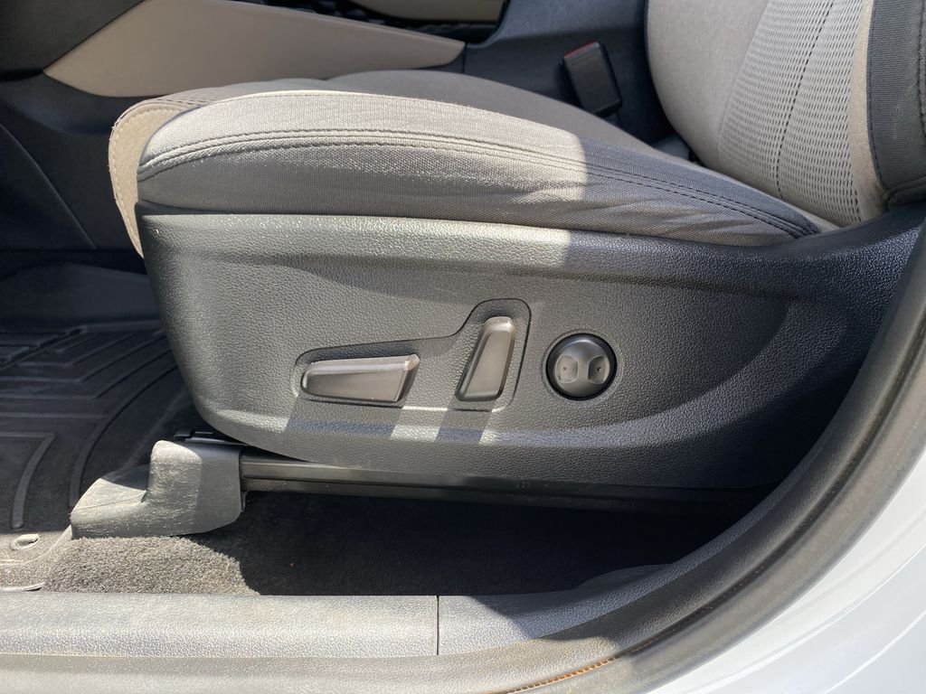 Used 2020 Quartz White Hyundai SEL image 10