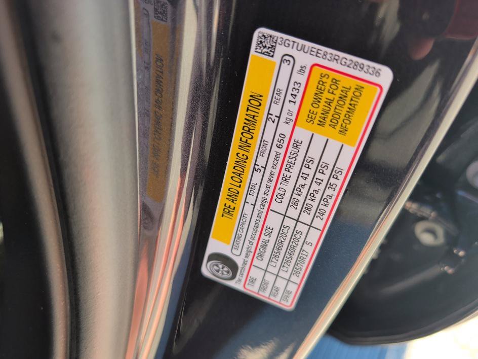 Used 2024 Titanium Rush Metallic GMC AT4 image 31