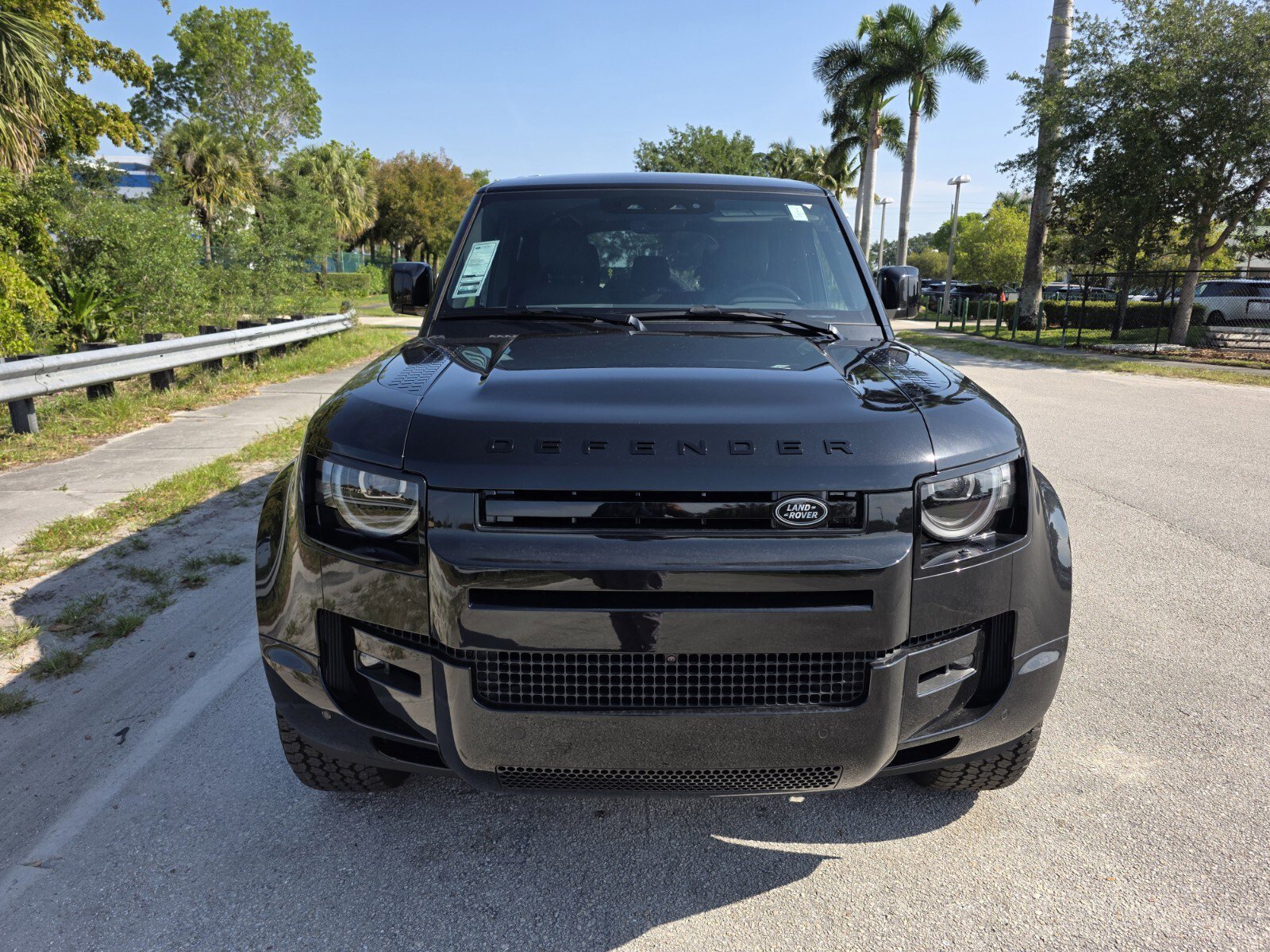 New 2026 Santorini Black Land Rover P400 X-Dynamic SE image 8