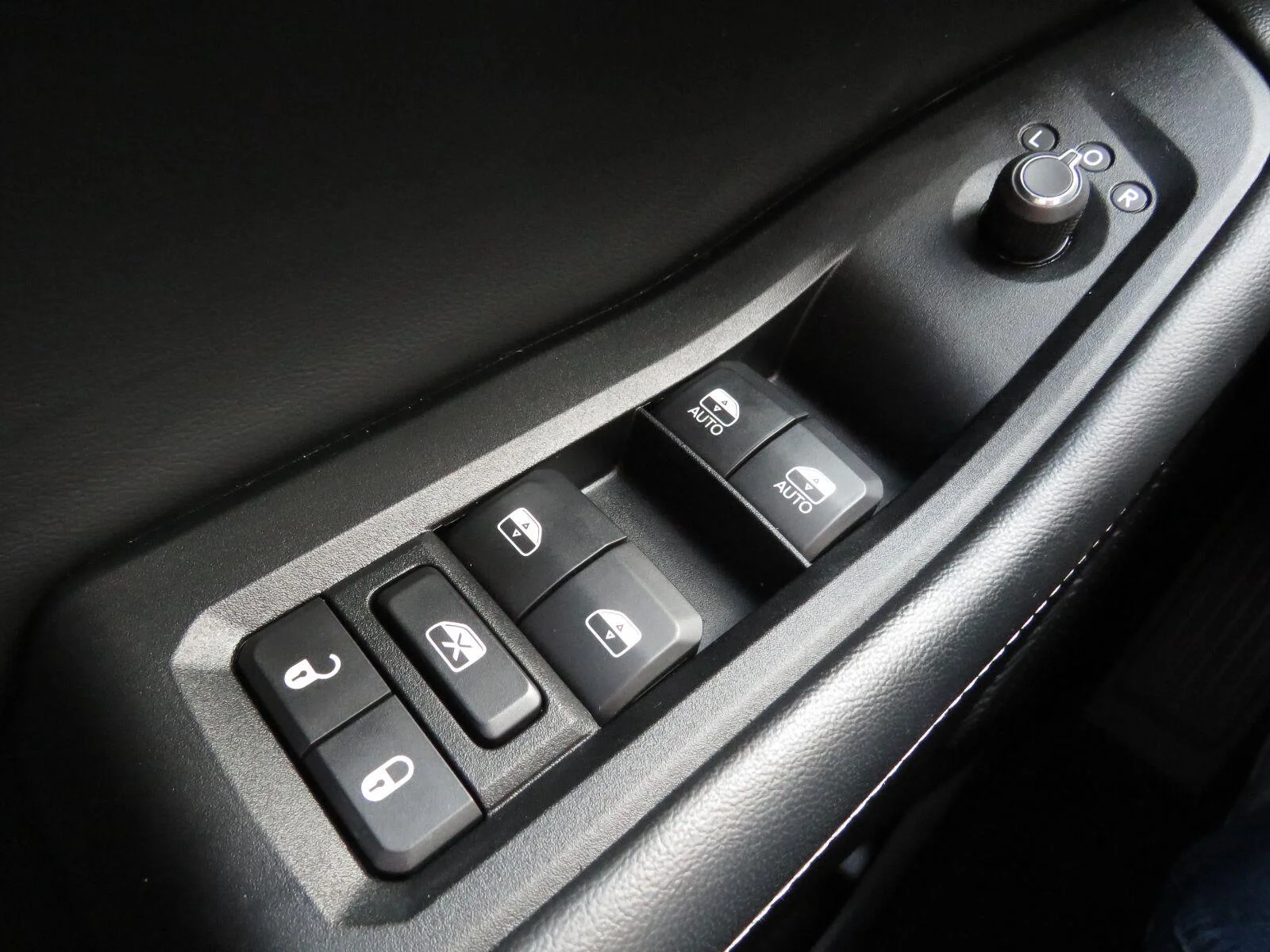 Used 2023 Silver Zynith Jeep Limited image 32