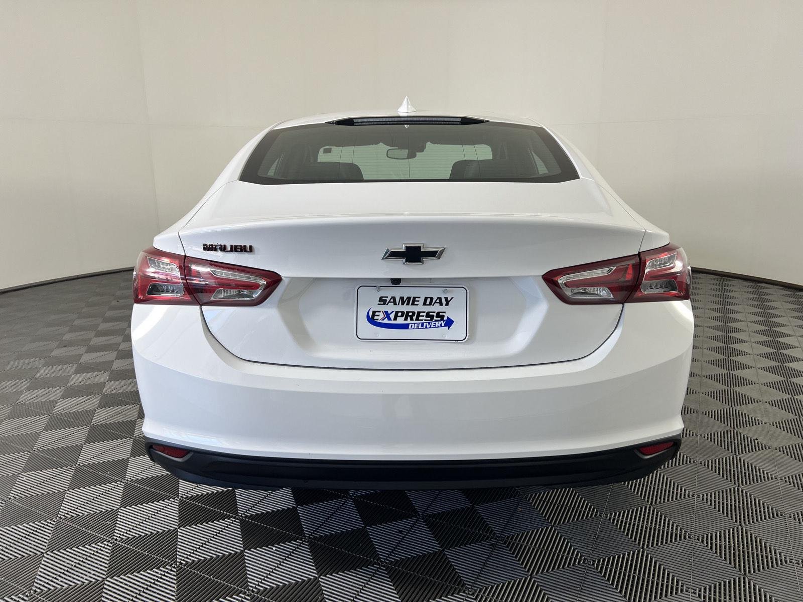 Used 2023 Summit White Chevrolet LT image 27