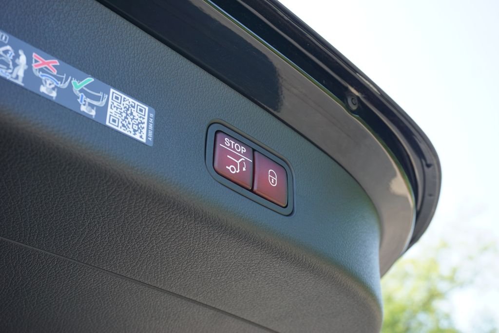 New 2026 Black Mercedes-Benz GLC 300 image 35