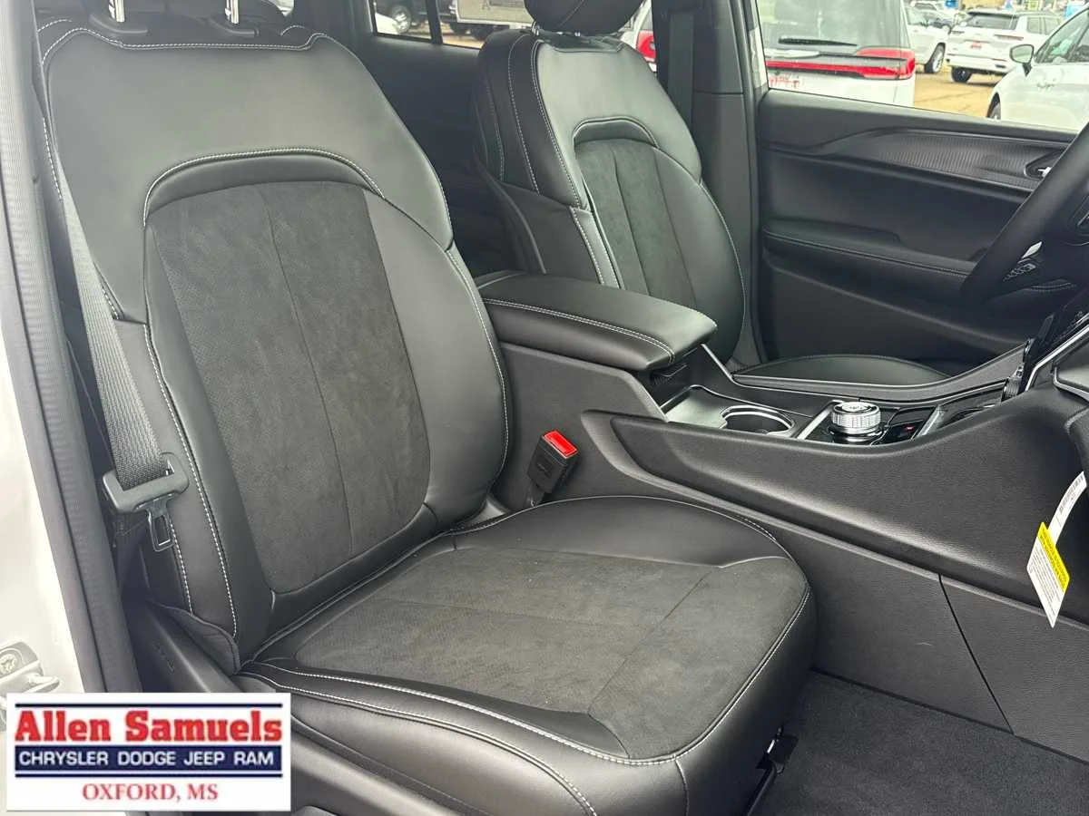 2025 Jeep Grand Cherokee Altitude - Photo 15