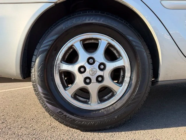 Used 2004 Silver Toyota LE image 7