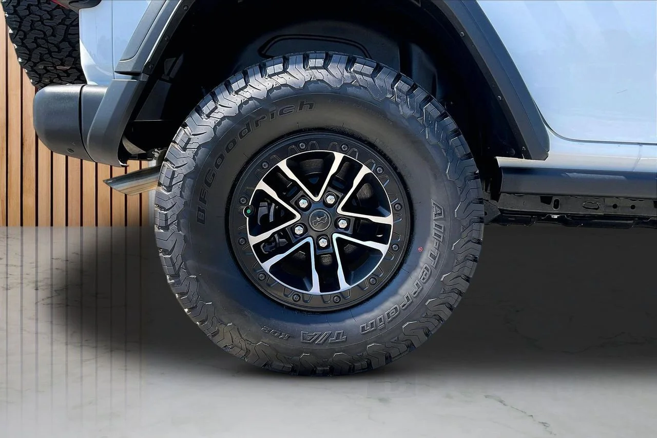 New 2026 Bright White Clear-Coat Exterior Paint Jeep Moab 392 image 34