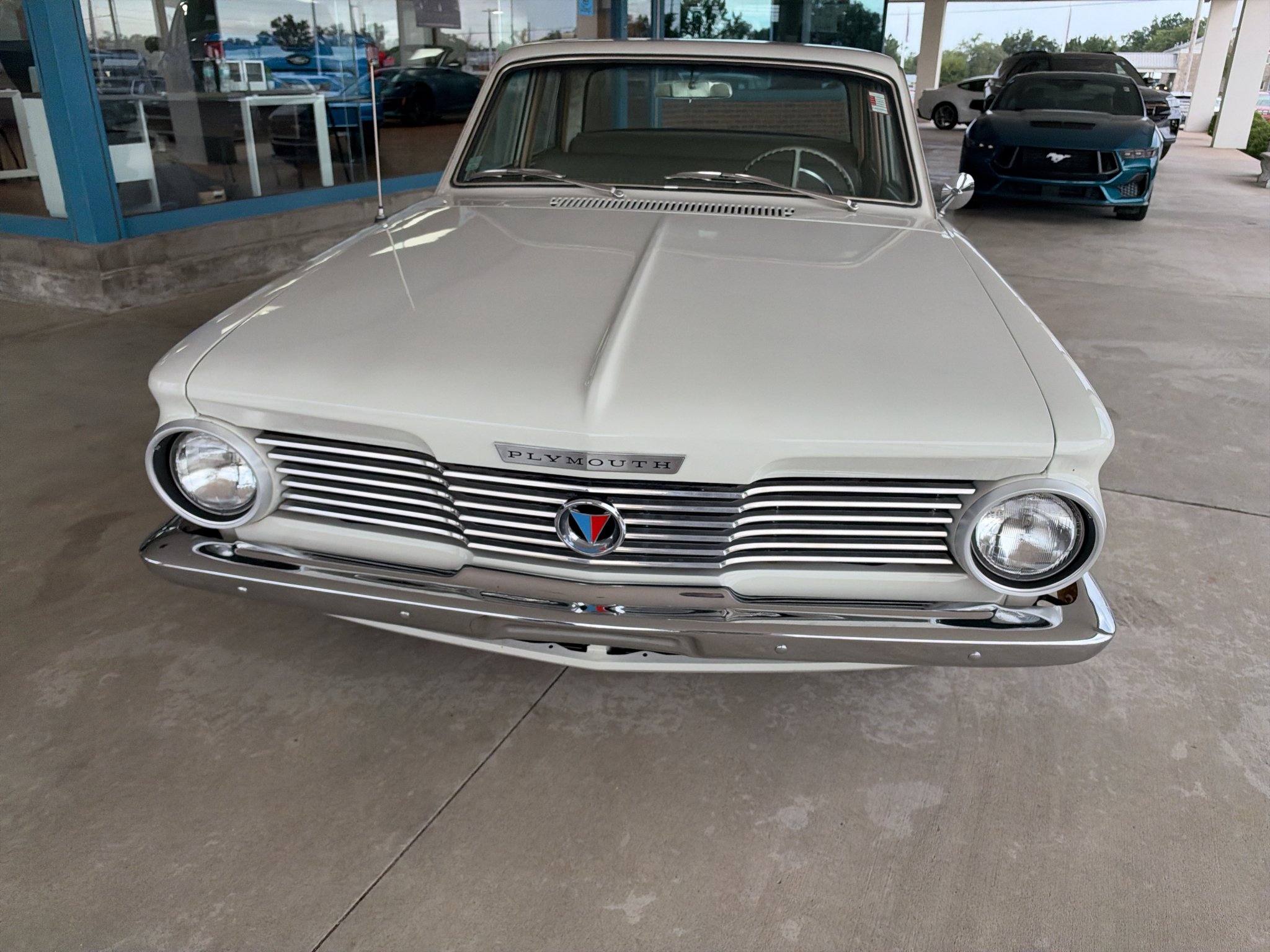Used 1964 WHITE PLYMOUTH  image 2