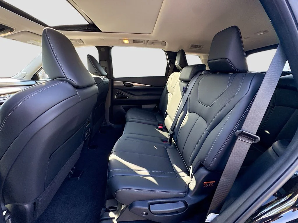 New 2027 MINERAL BLACK INFINITI Luxe FWD image 26