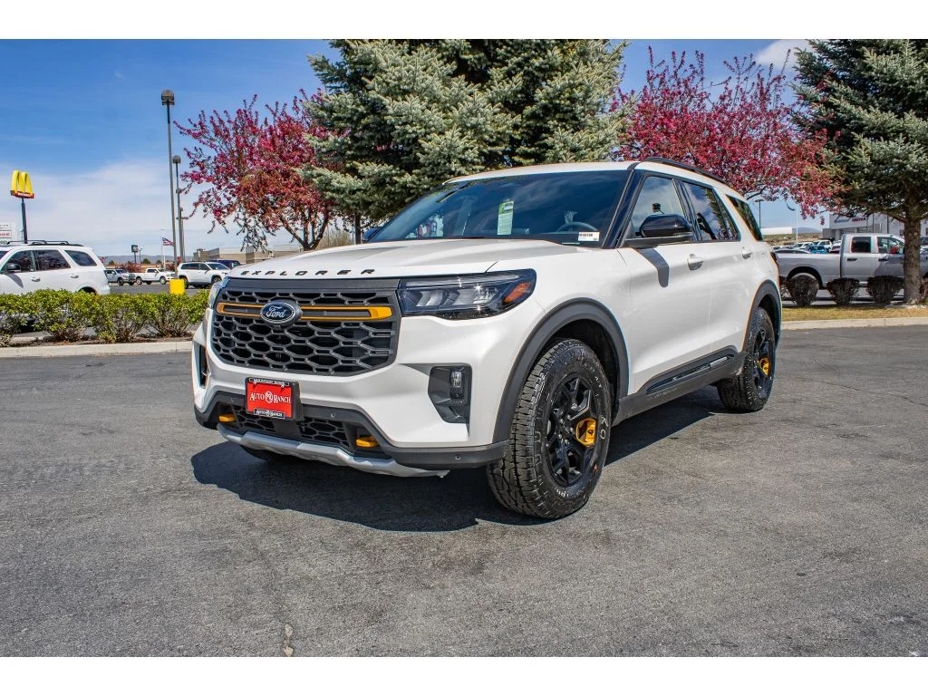 New 2026 STAR WHITE METALLIC Ford Tremor image 4