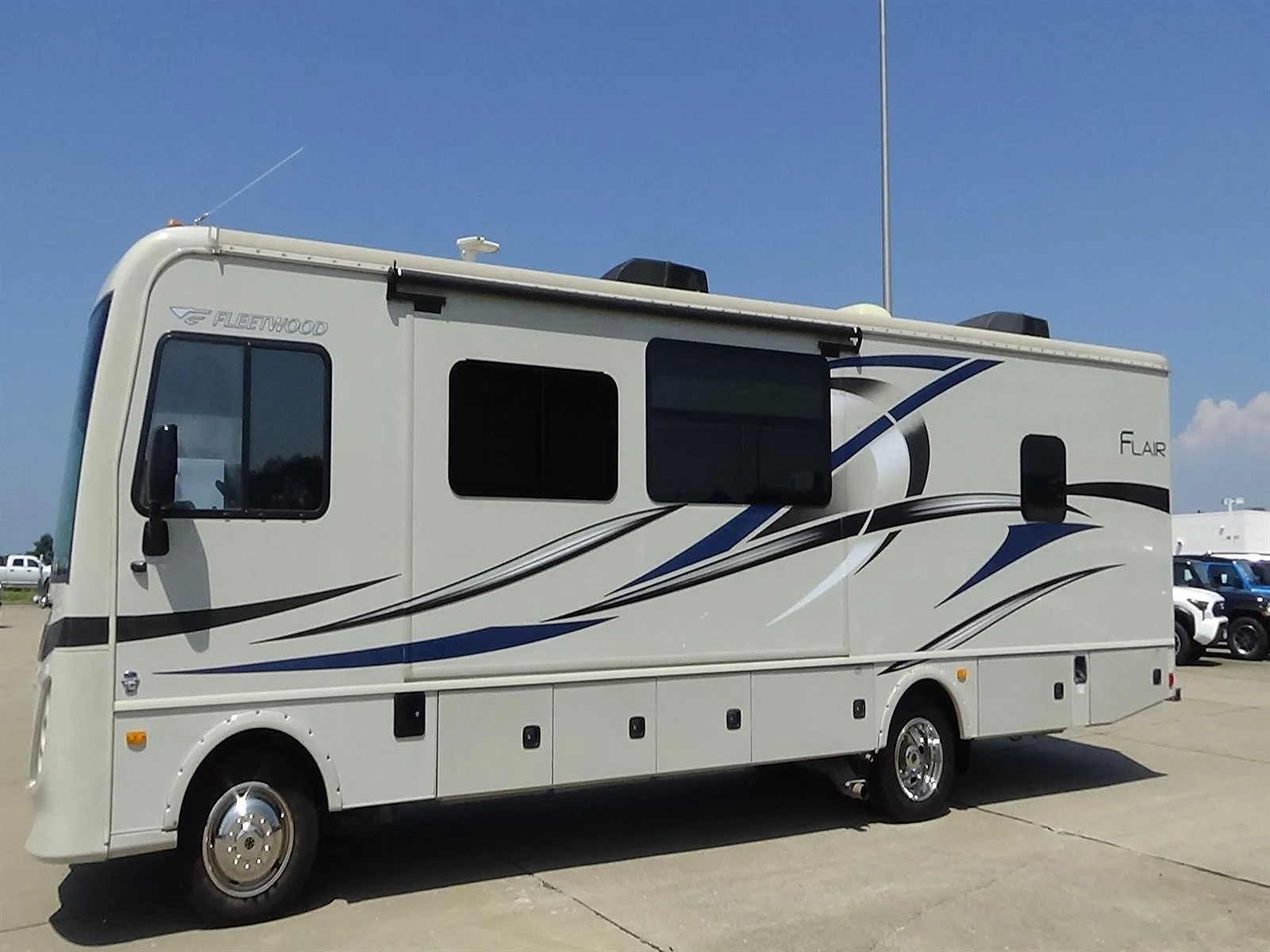 Used 2016 Tan Ford Fleetwood Flair image 1