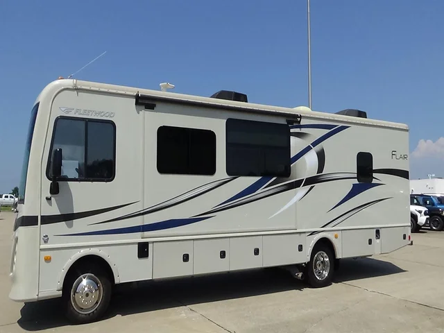 2016 Ford F-350 Super Duty Fleetwood Flair
