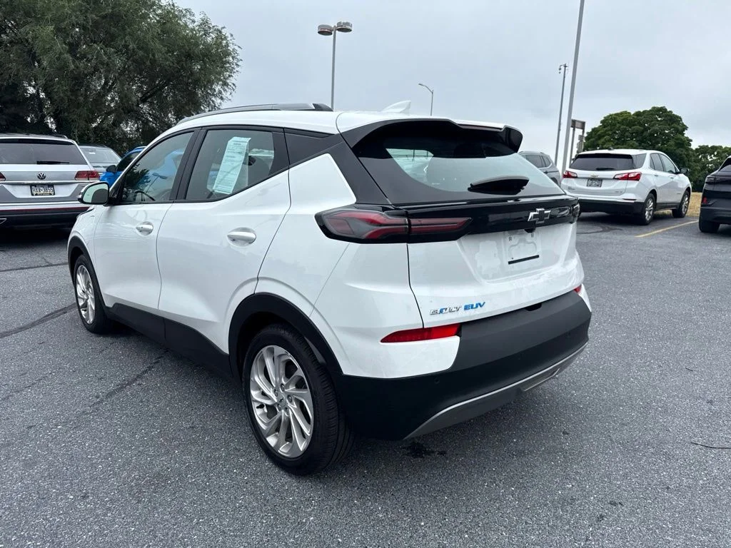 Used 2022 Summit White Chevrolet LT image 22
