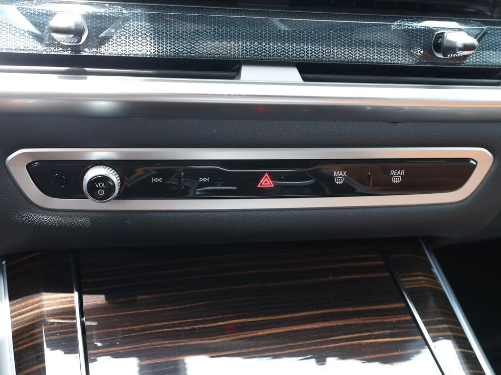 Used 2026 White BMW sDrive40i image 32