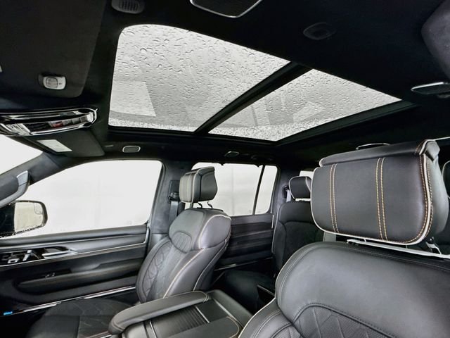 New 2026 Baltic-Gray Metallic Clear-Coat Exterior Paint Jeep Summit Reserve image 23