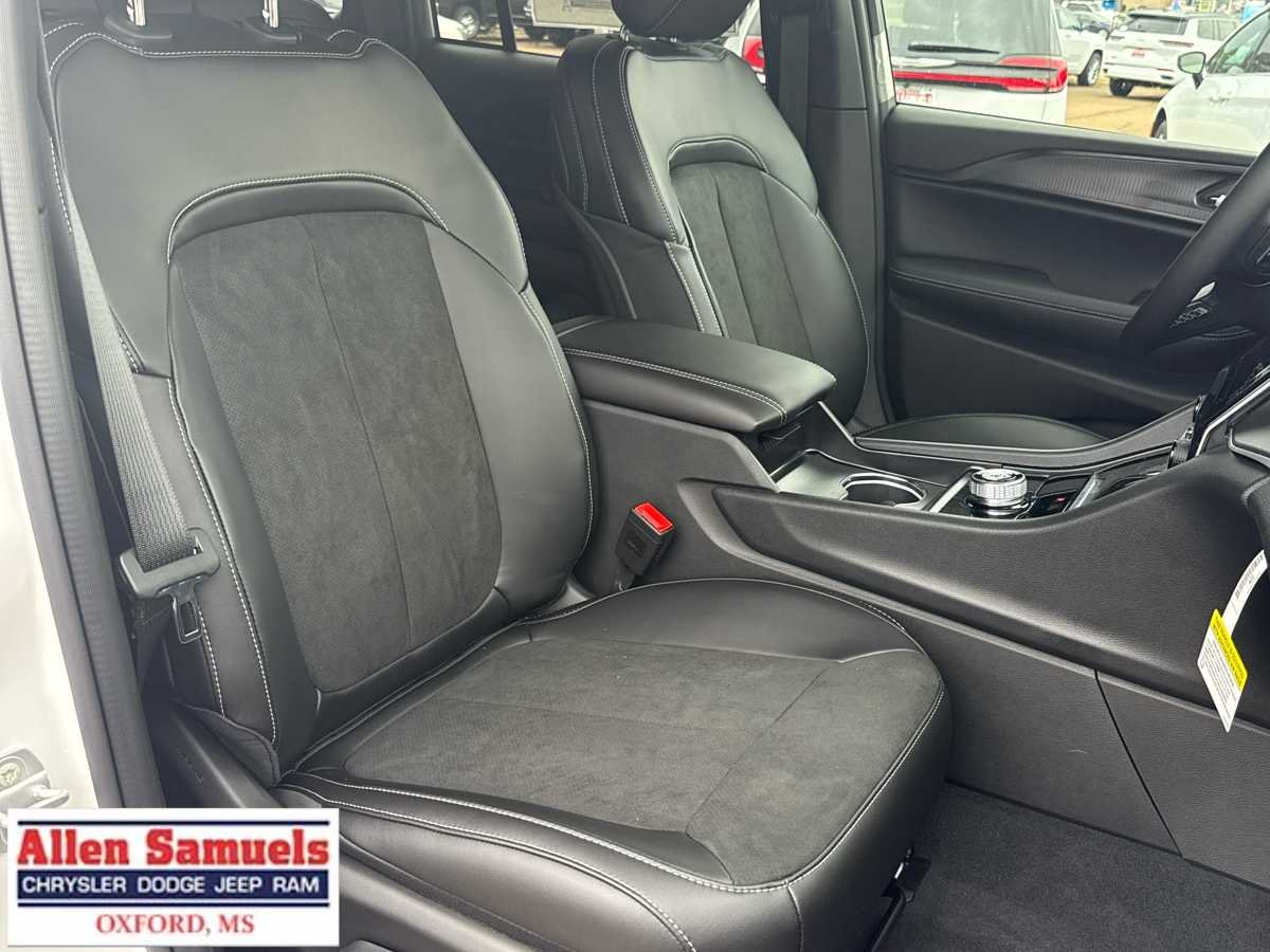2025 Jeep Grand Cherokee Altitude - Photo 15