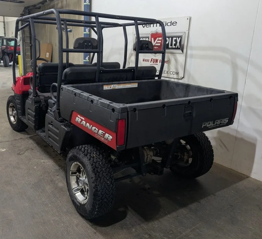 Used 2009 RED Polaris Crew image 3