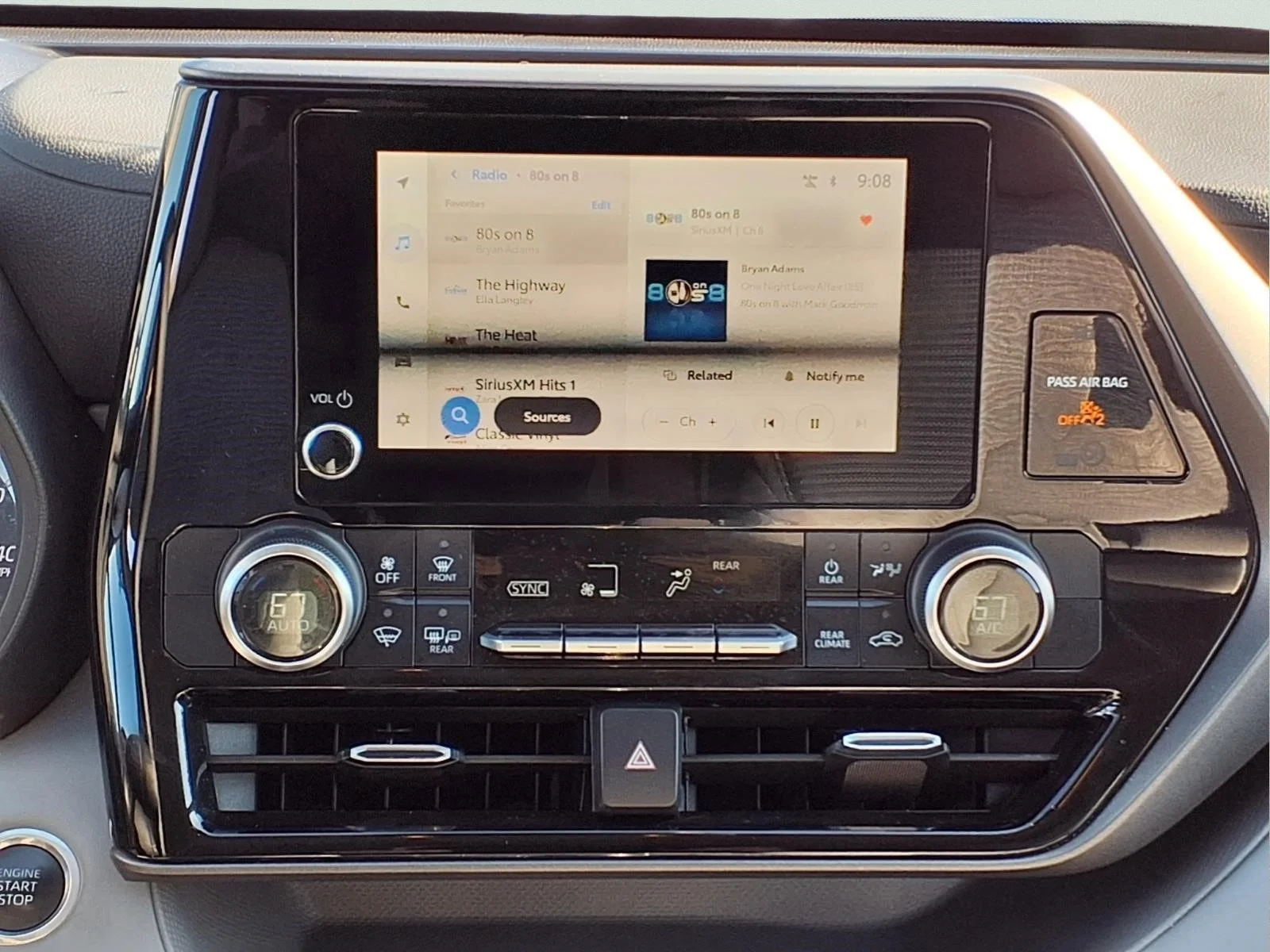 2024 Toyota Highlander LE - Photo 13
