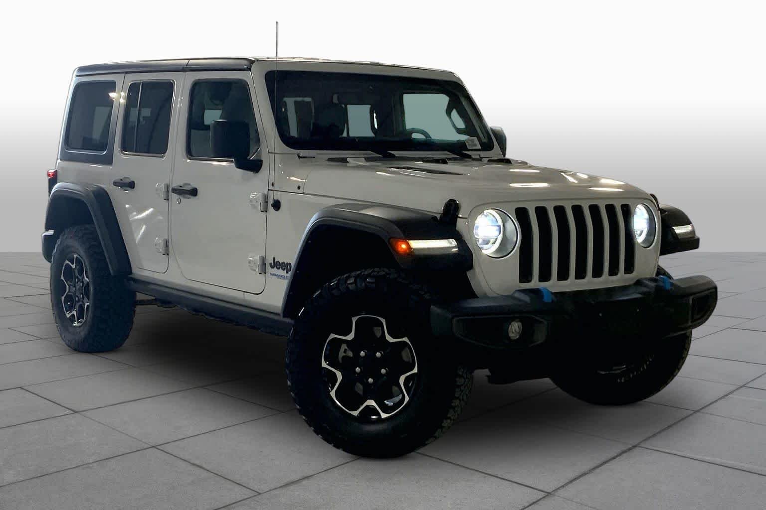 Used 2022 Bright White Clearcoat Jeep Unlimited Rubicon image 3