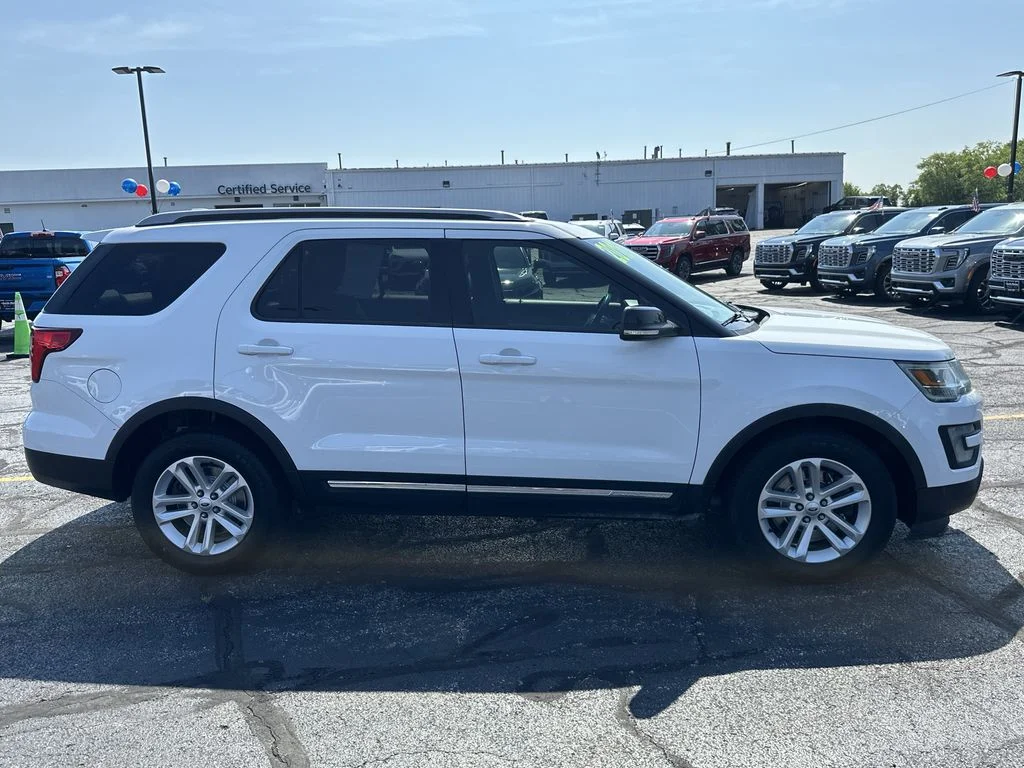 Used 2016 White Ford XLT image 9