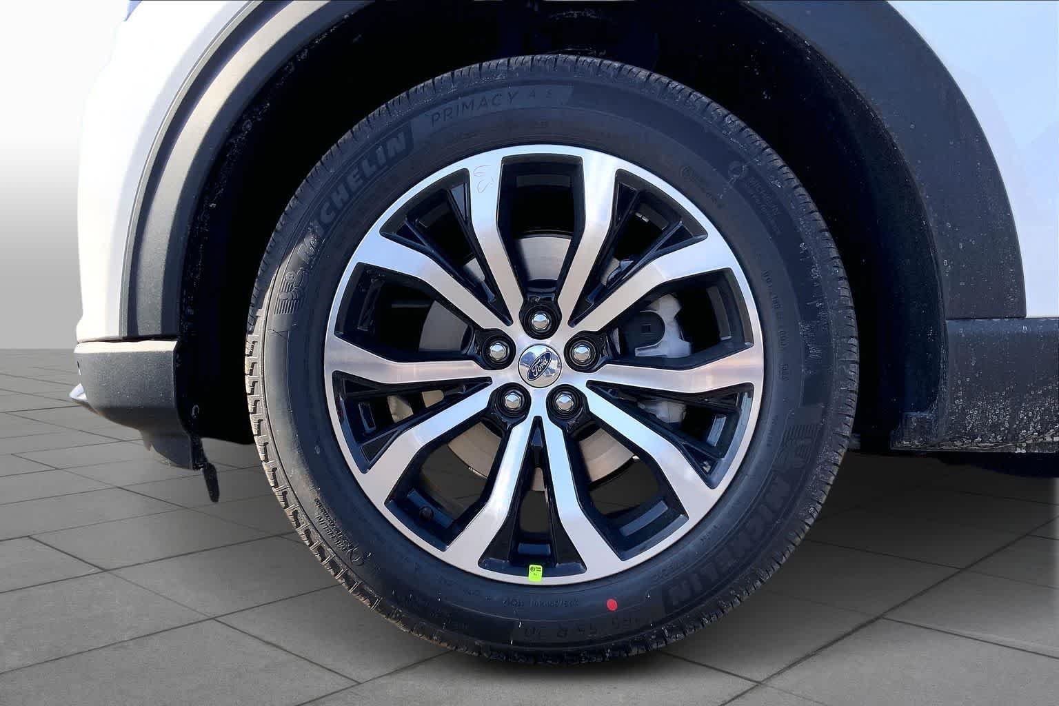 New 2026 Star White Metallic Tri-Coat Ford ST-Line image 8
