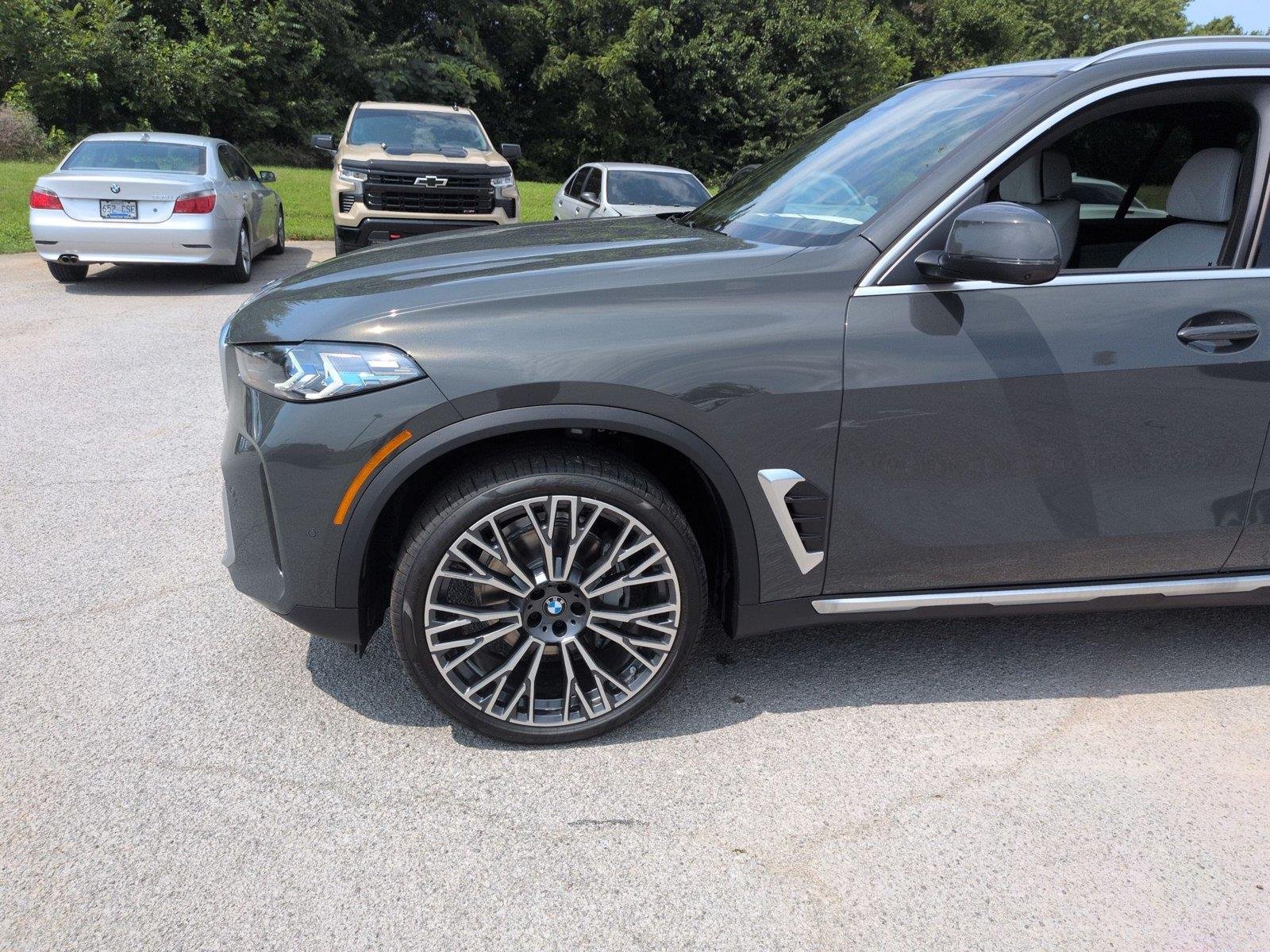 New 2026 Dravit Grey Metallic BMW xDrive40i image 10