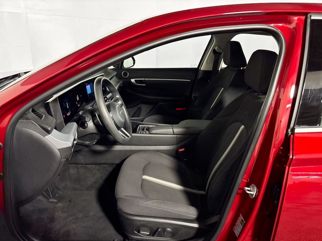 Used 2025 Red Hyundai SEL image 11