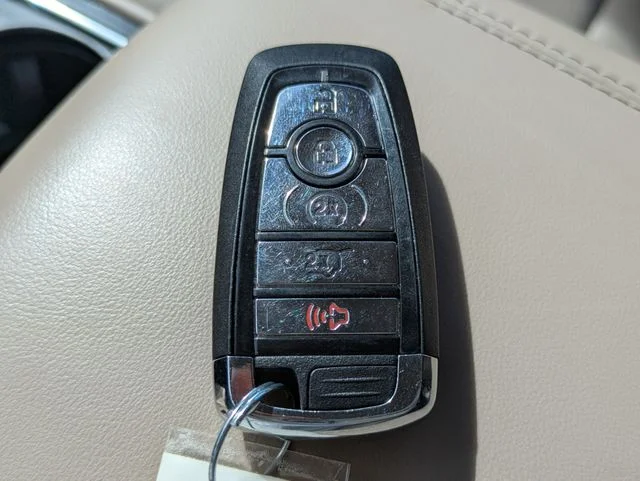 Used 2020 Burgundy Velvet Lincoln Standard image 29