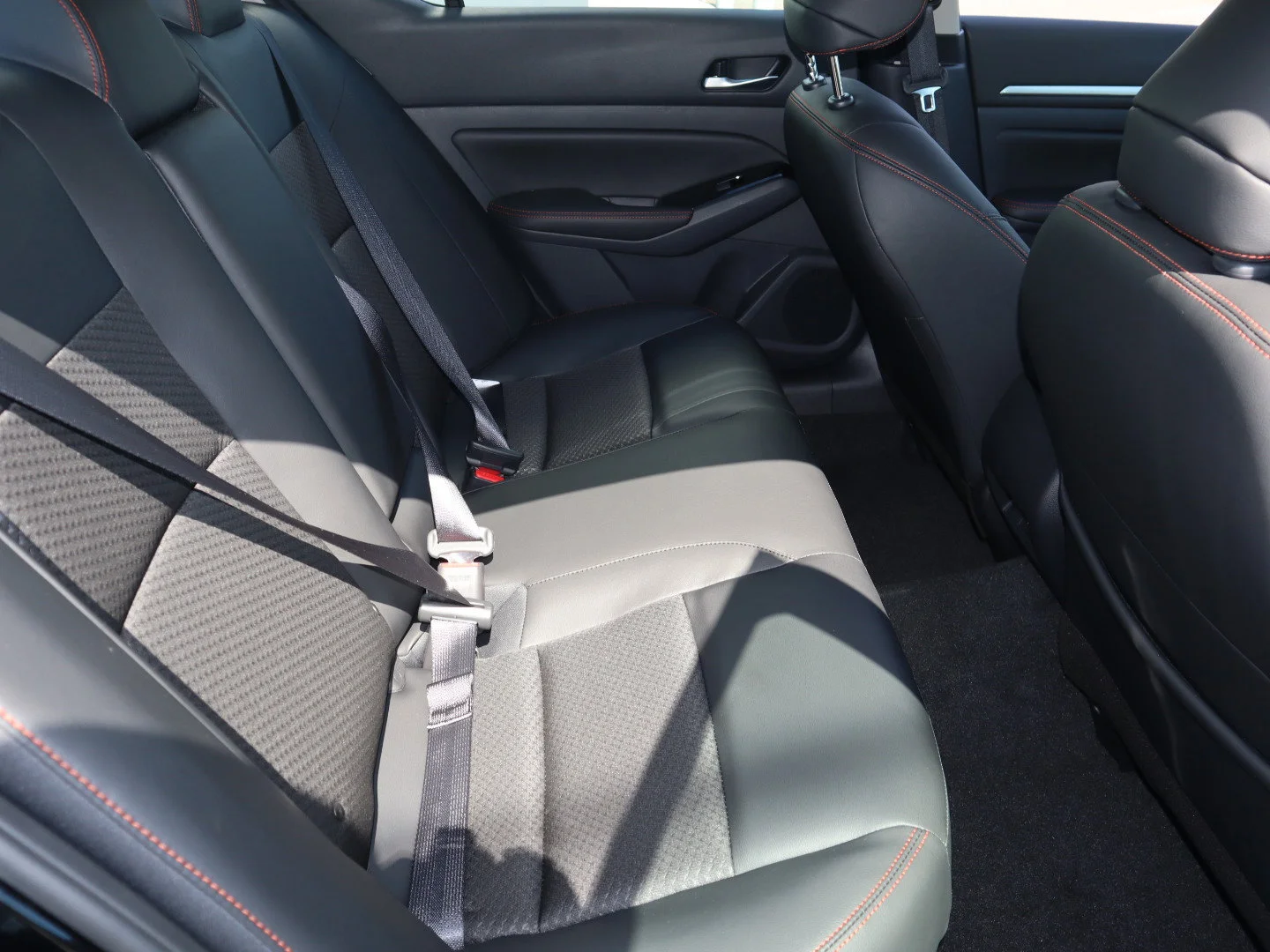 New 2025 Pearl White Tricoat Nissan SR image 26