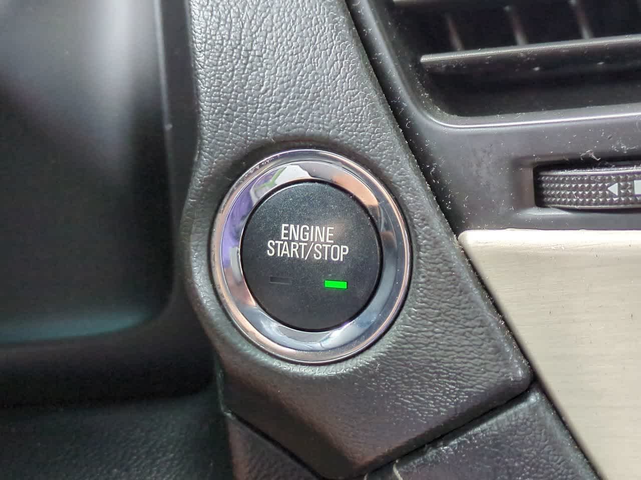 Used 2016 White Frost Tricoat GMC Denali image 29