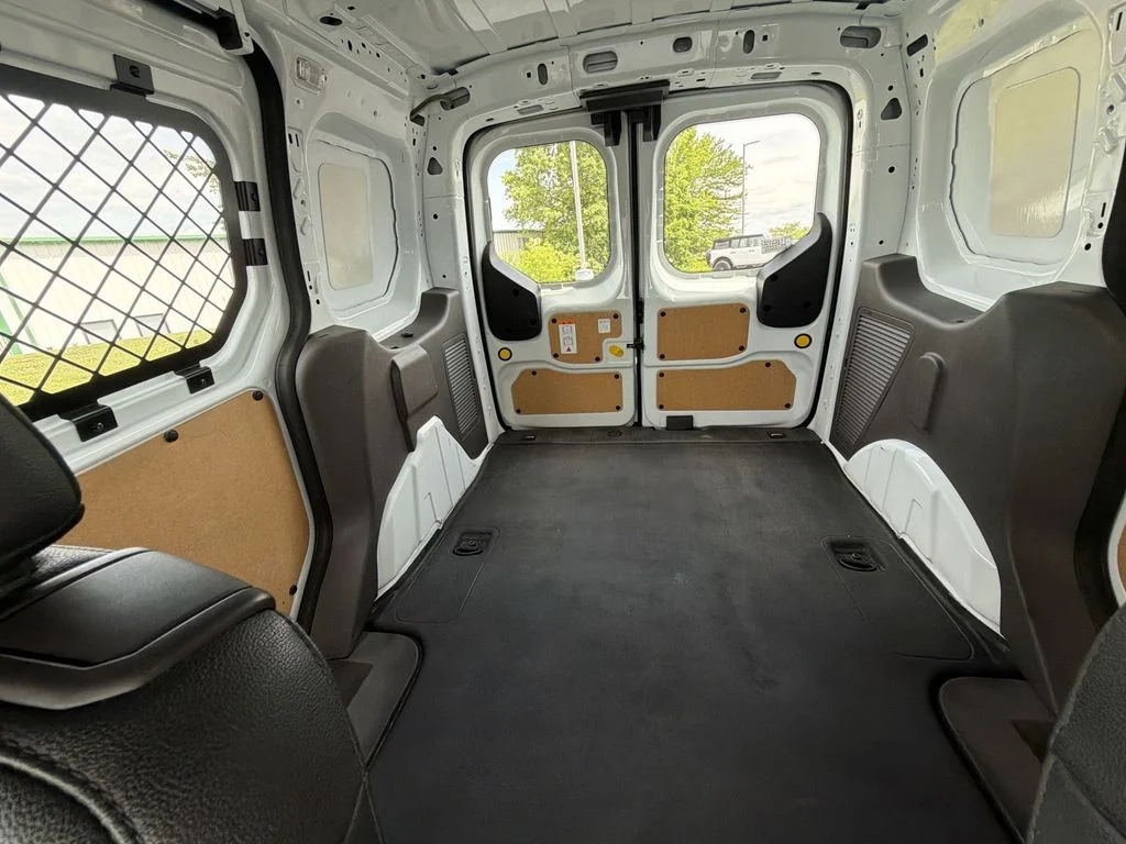 Used 2020 White Ford XL image 27