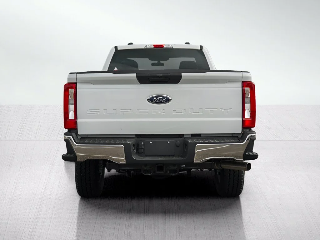 New 2026 Oxford White Ford F-350® XLT image 4