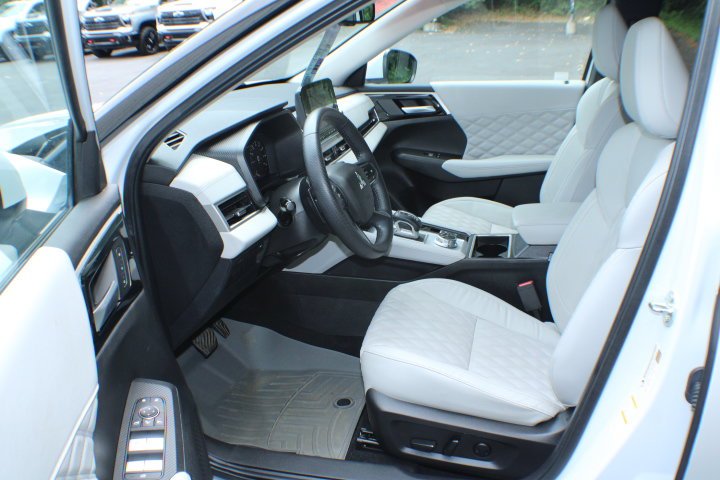 Used 2024 White Mitsubishi SEL image 13