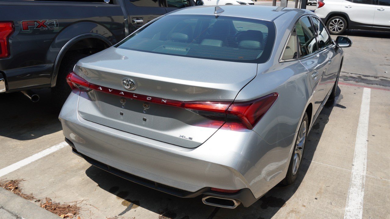 Used 2022 Silver Toyota XLE image 6