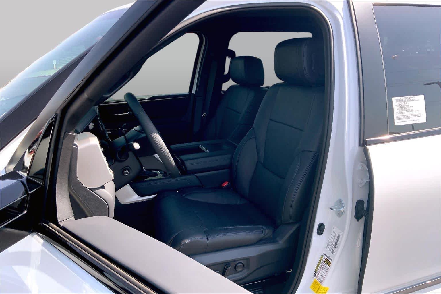 New 2026 Wind Chill Pearl Toyota Platinum image 9