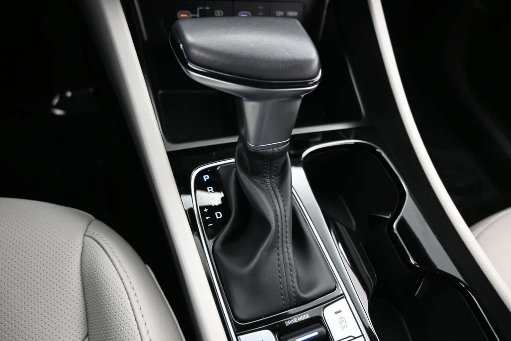 Used 2025 Ecotronic Gray Hyundai SEL Convenience image 29