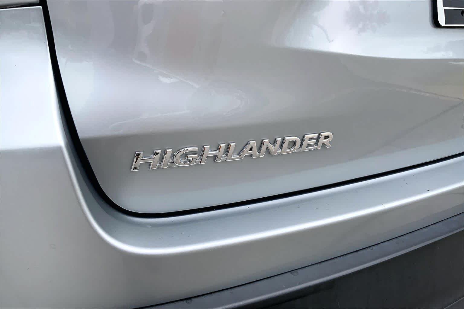 Used 2019 Celestial Silver Metallic Toyota XLE image 31