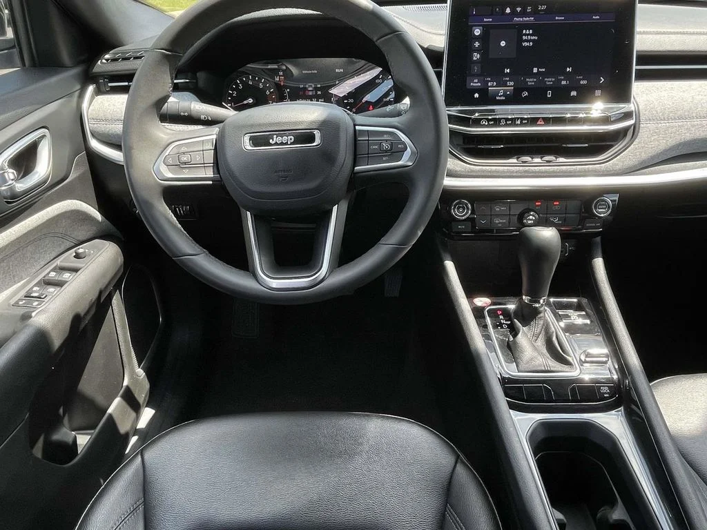 Used 2024 White Jeep Latitude image 6