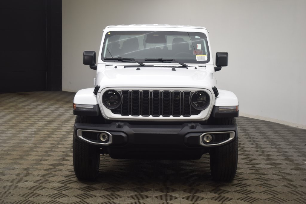 New 2026 Bright White Clear-Coat Exterior Paint Jeep Sahara image 2