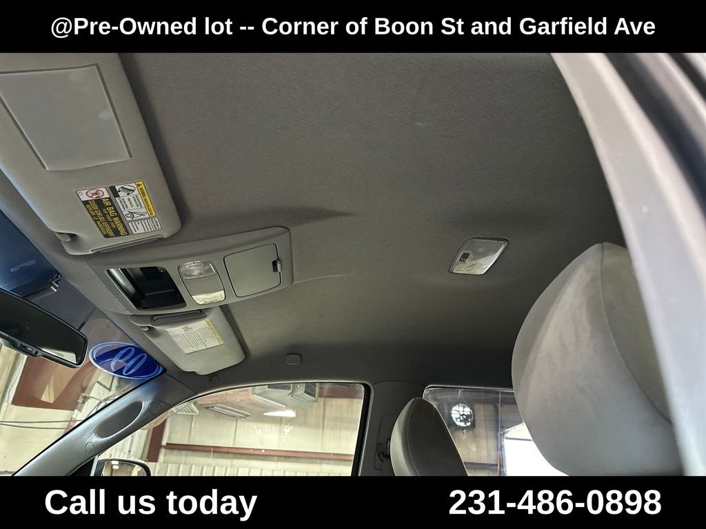 Used 2009 Silver Toyota Base image 13