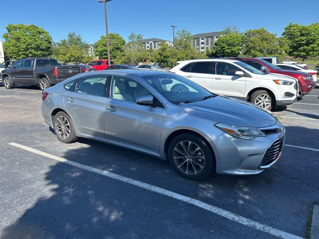 Used 2016 Silver Toyota XLE Premium image 1
