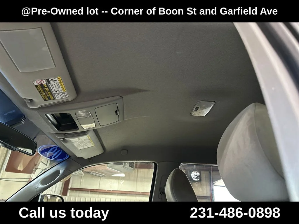 Used 2009 Silver Toyota Base image 13