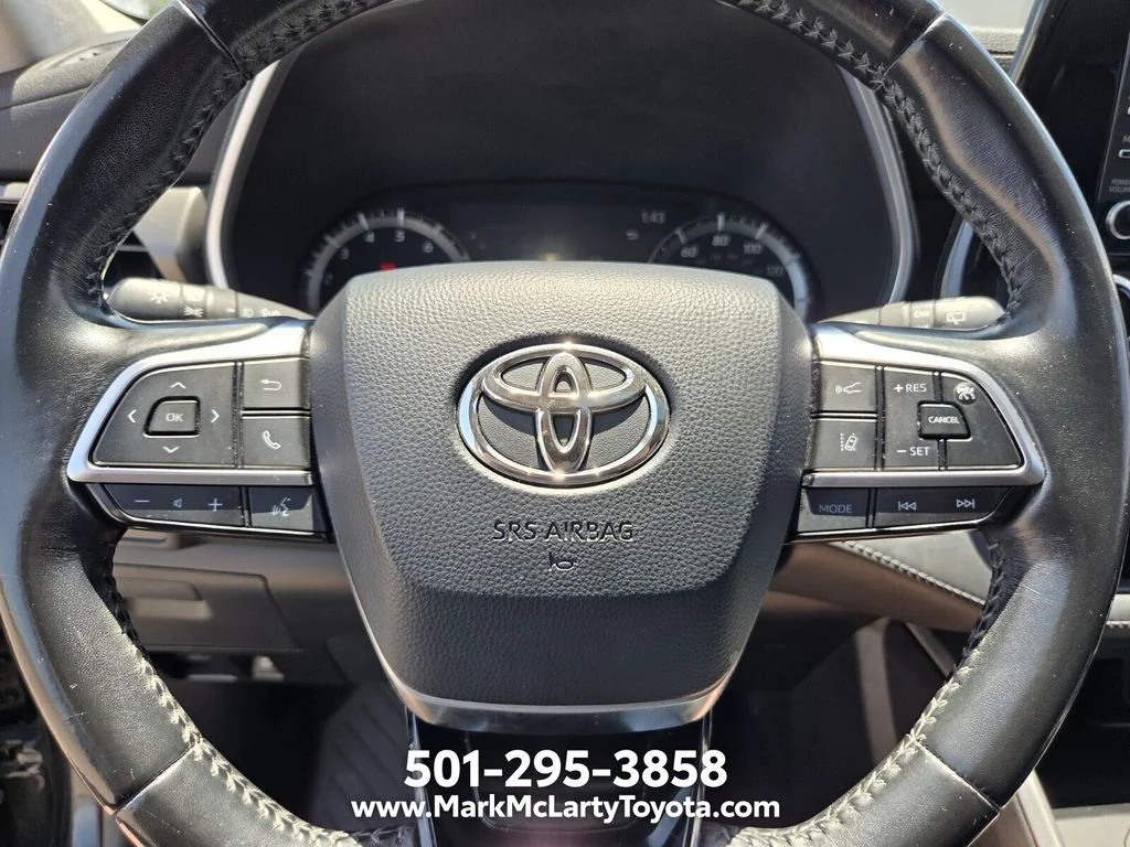 Used 2021 Black Toyota XLE image 23