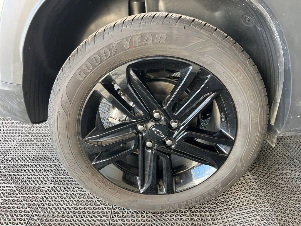 New 2025 Summit White Chevrolet ACTIV image 23
