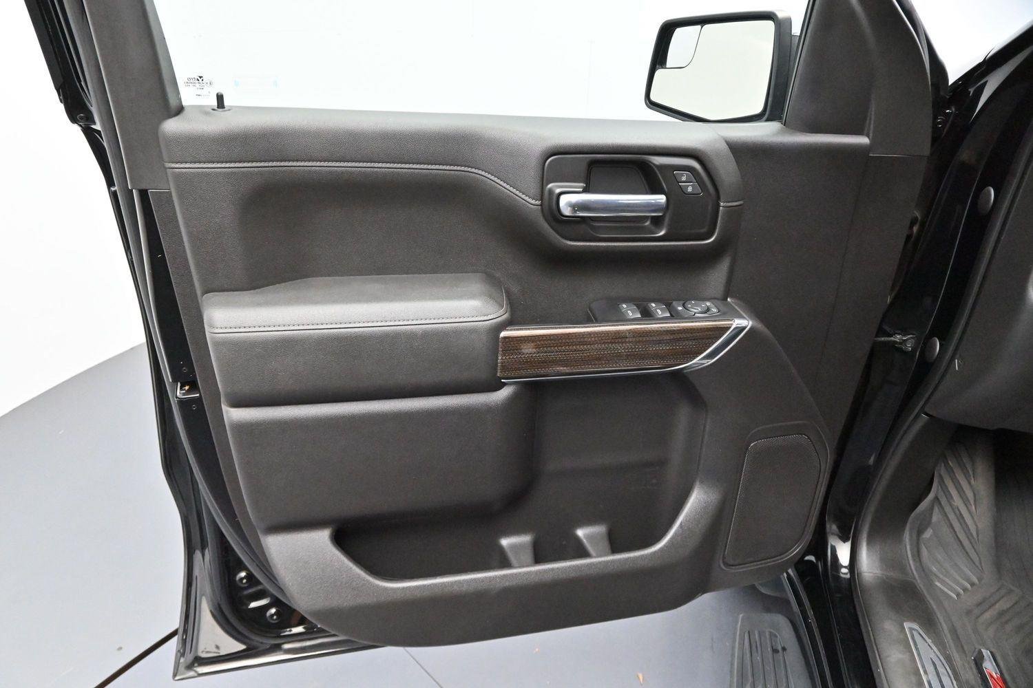Used 2022 Black Chevrolet LT image 9