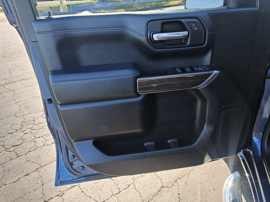 Used 2019 Blue Chevrolet RST image 12