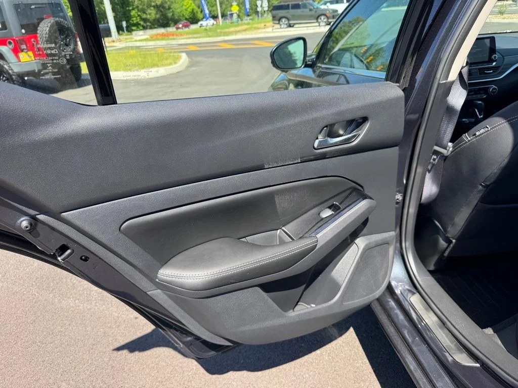 Used 2021 Blue Nissan 2.5 SL image 13