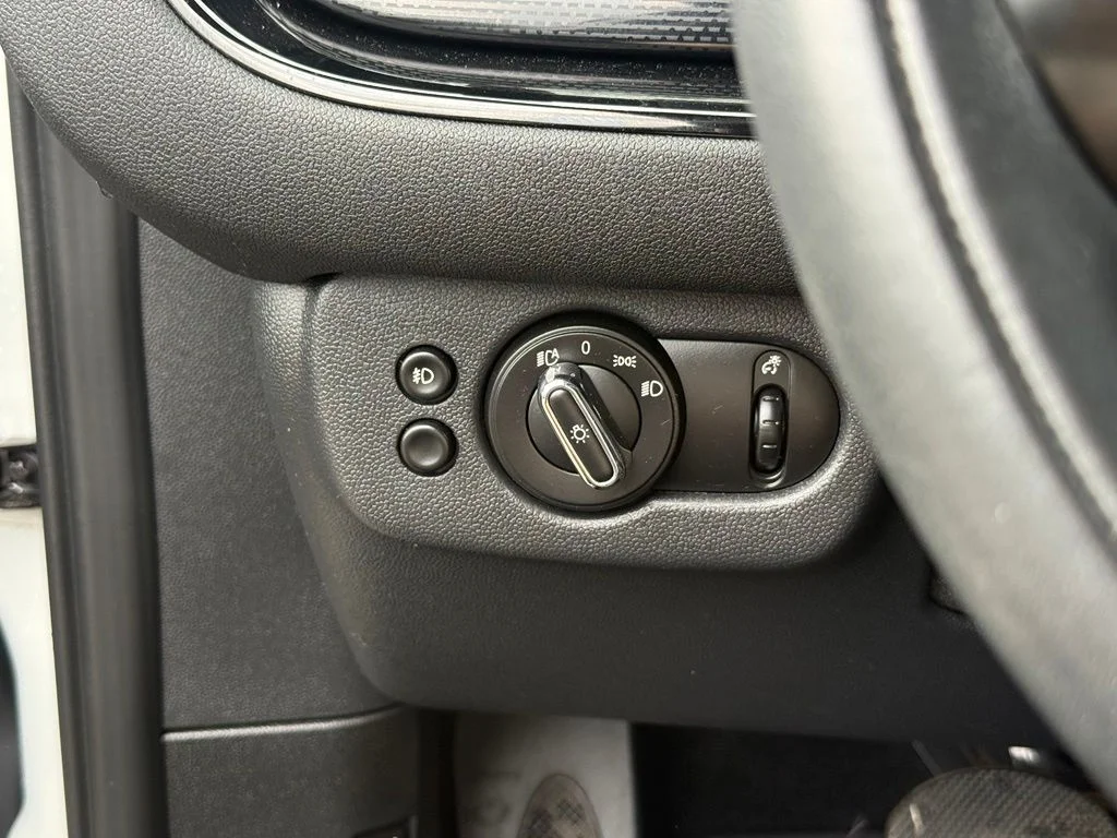 Used 2019 White Silver Metallic MINI  image 14