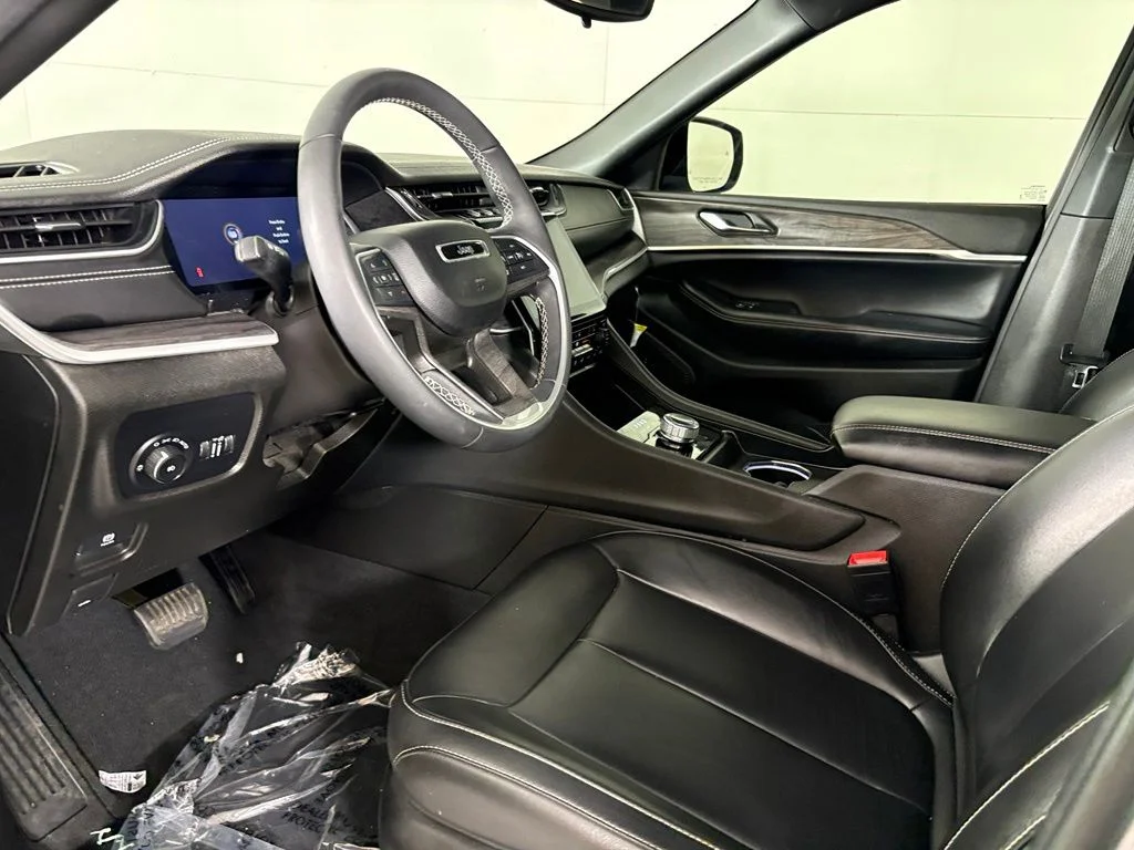 Used 2024 Silver Jeep Limited image 23