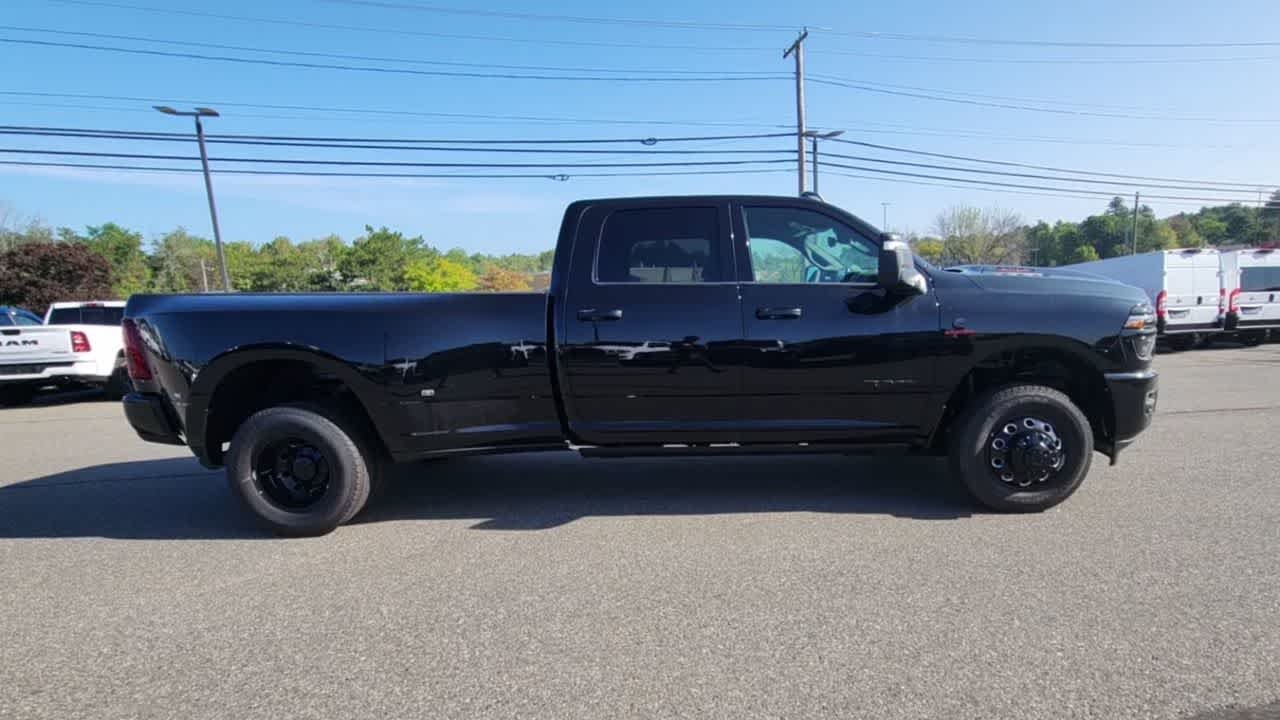 New 2026 Diamond Black Crystal Pearl-Coat Exterior Paint RAM Laramie image 3