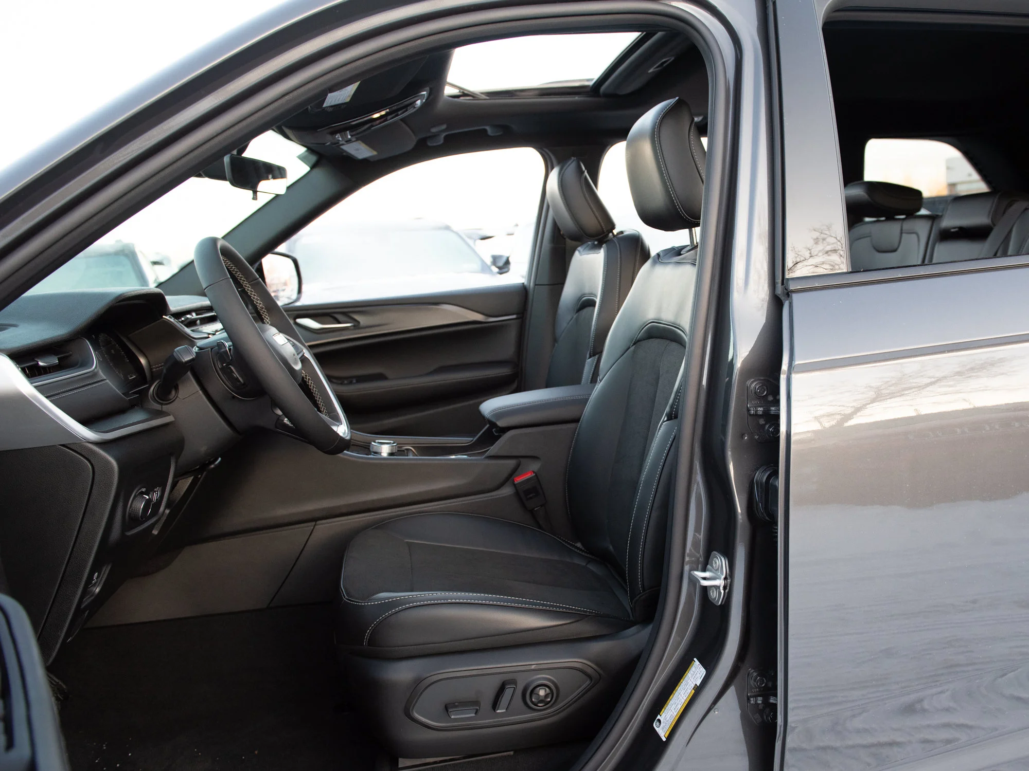 New 2025 Grey Jeep Altitude* image 19