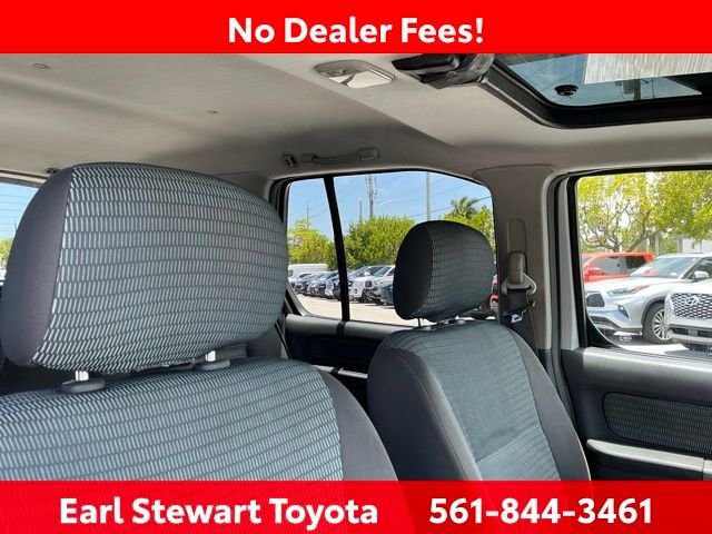 Used 2004 Silver Nissan SE image 32
